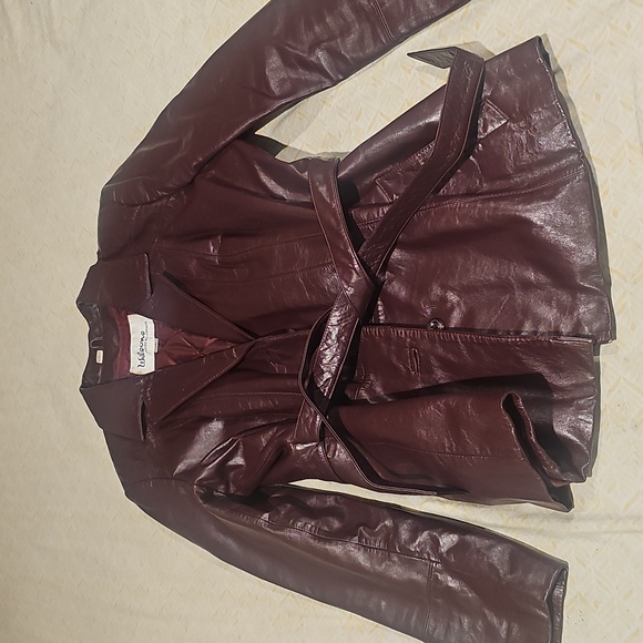 Women's Burgundy Leather Jacket This Jacket Is Absolutly Beautiful ! - Picture 7 of 10
